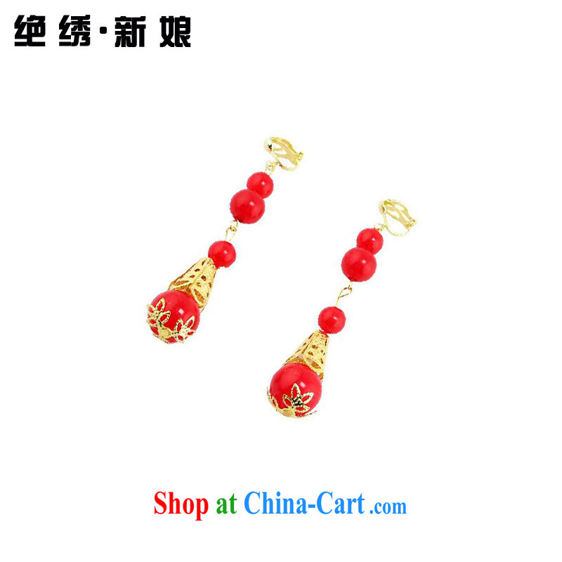 There is embroidery bridal gown dresses earrings classical Chinese qipao dedicated earrings and it is absolutely not a bride, shopping on the Internet