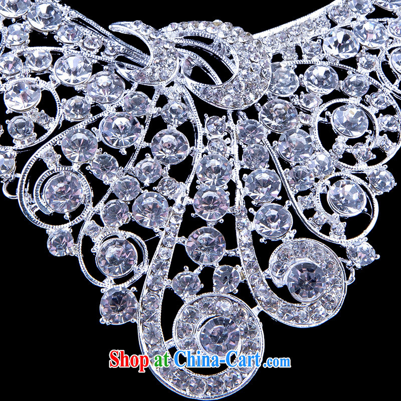 The bride's wedding dresses bridal accessories luxury diamond necklace Peacock 104, a bride, shopping on the Internet