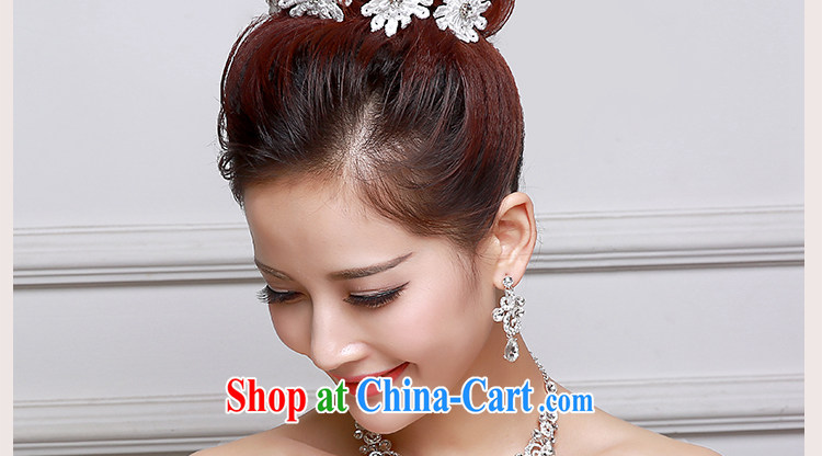 Beautiful ornaments 2015 new bridal headdress white lace water drilling flowers Crown necklace earrings 3 piece floral Crown Kit SP 31 pictures, price, brand platters! Elections are good character, the national distribution, so why buy now enjoy more preferential! Health
